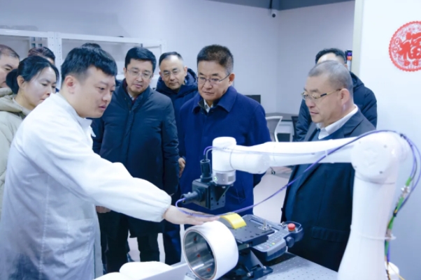 山東省科技廳黨組書記、廳長(zhǎng)孫海生一行蒞臨青源峰達(dá)集團(tuán)成員企業(yè)青源峰達(dá)太赫茲科技